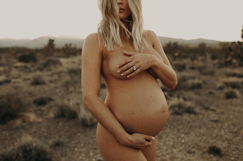 Beautiful naked pregnant women, Pregnant photo shoots, Pregnancy photo shoot