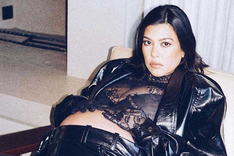 Kourtney kardashian pregnant, Courtney Kardashian, Pregnant Kardashian