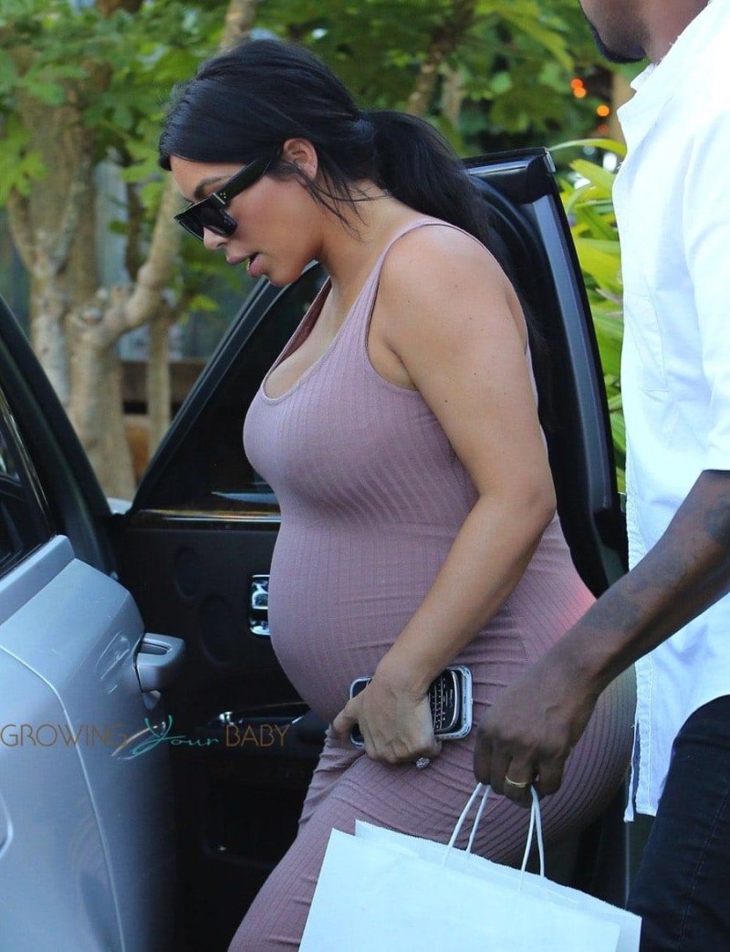 Pregnant Kim Kardashian, Kim Kardashian pregnant, Pregnant Kim Kardashian in a swimsuit