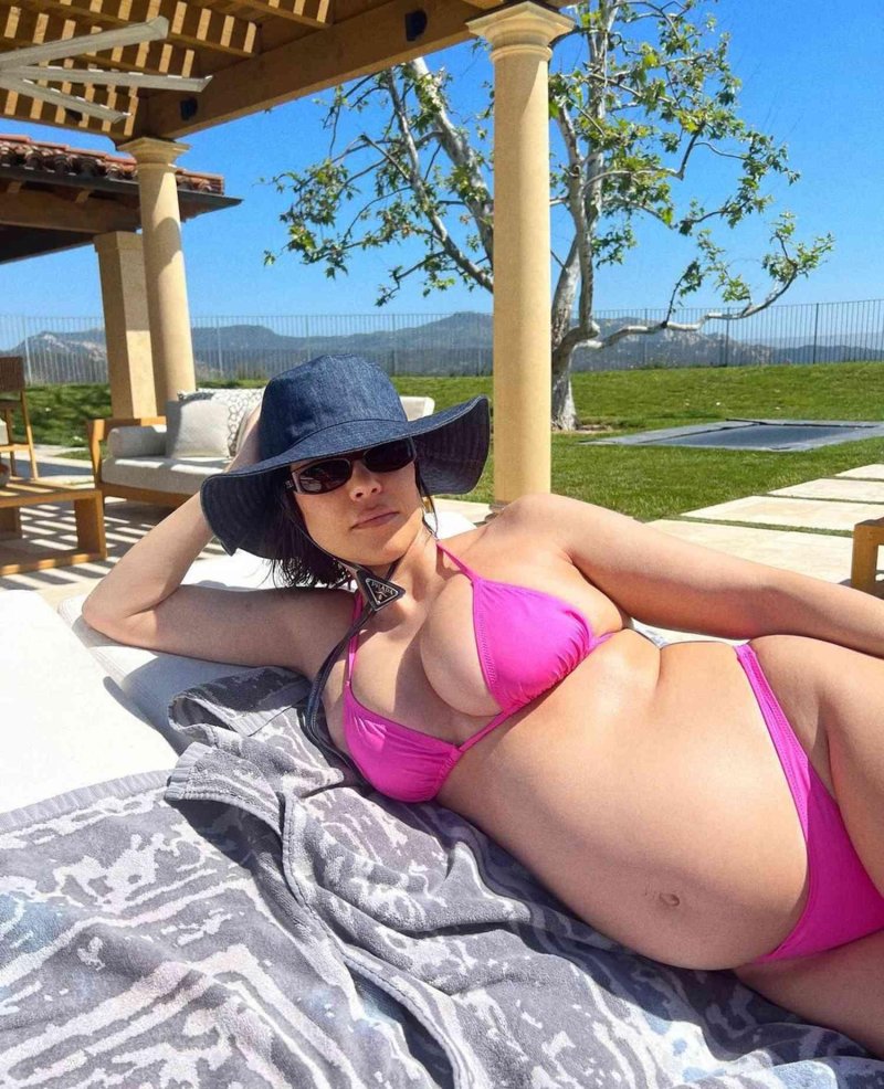 Pregnant Courtney Kardashian, Courtney Kardashian, Courtney Kardashian Pregnant