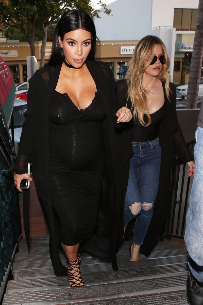 Kim kardashian pregnant, Pregnant Kim Kardashian, Kim Kardashian shoes