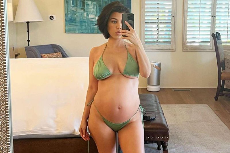 Courtney Kardashian is pregnant, Courtney Kardashian Pregnant, Pregnant Courtney Kardashian