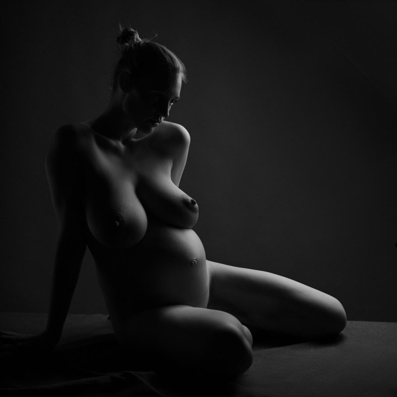 Pregnant photo shoots, Photo session of a naked pregnant woman, Pregnancy photo sessions