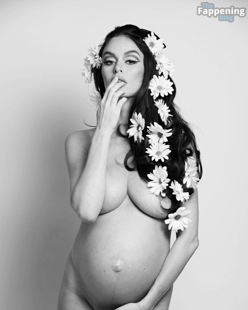 Pregnancy photo shoot, Pregnant photo shoots, Pregnant photo shoot