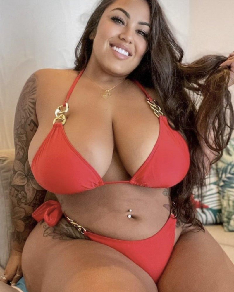 Lush Model, With magnificent forms, Lush women