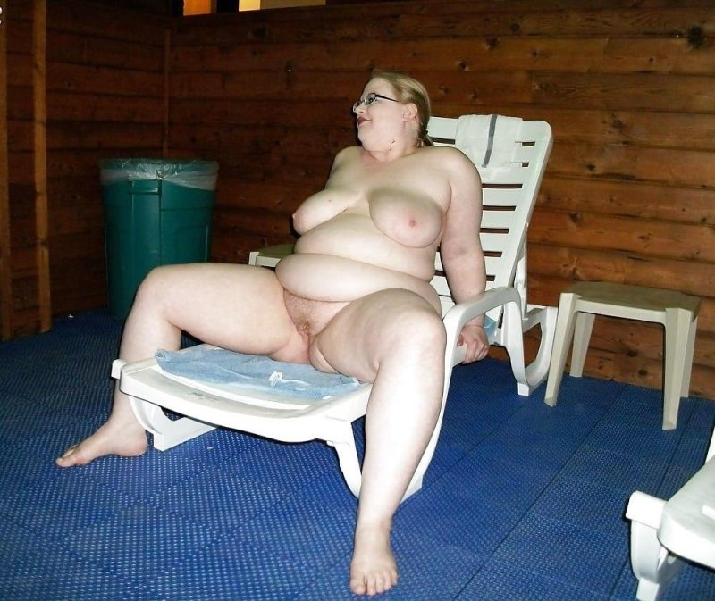 Wooden sun loungers, Old thick women in swimsuits, Shakelong