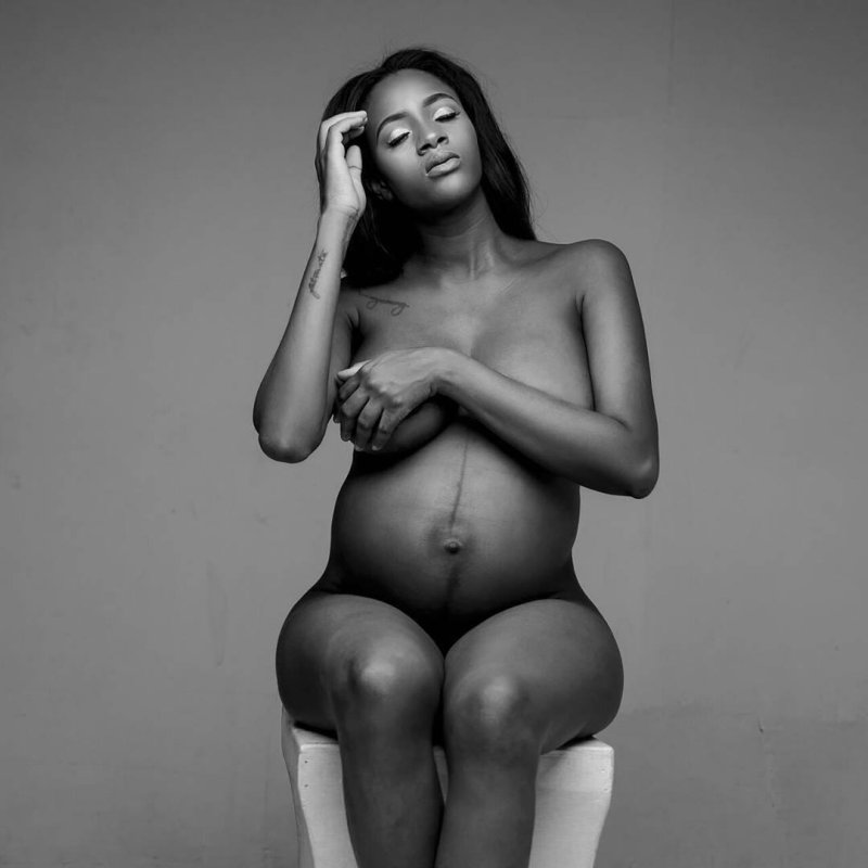 Demi Moore Pregnant photo session, Naked pregnant women, Photo session of a naked pregnant woman
