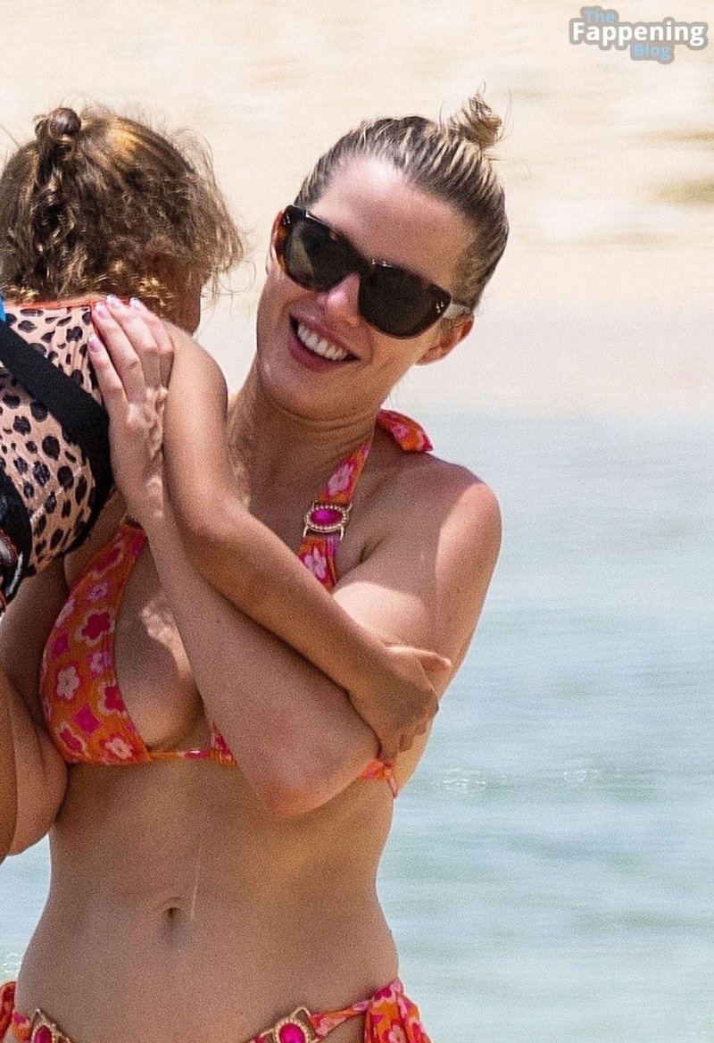 Helen flanagan, Helen Flenagan, Helen Flenagan Bikini