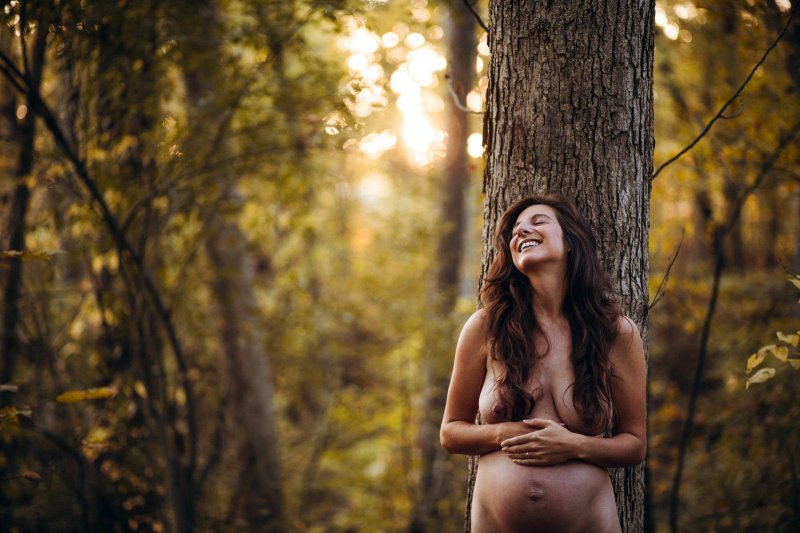 Pregnant photo session in the forest, A photo shoot of pregnancy in the forest, Pregnant photo shoots in nature