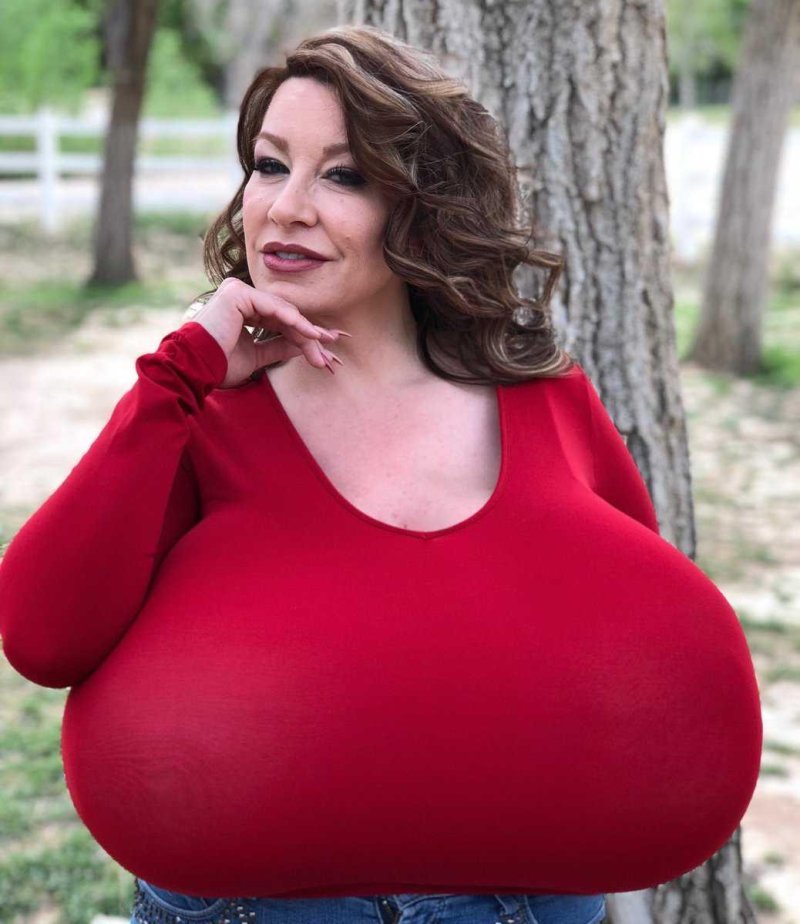 Chelsea Charms, The largest breasts in world, The largest breast