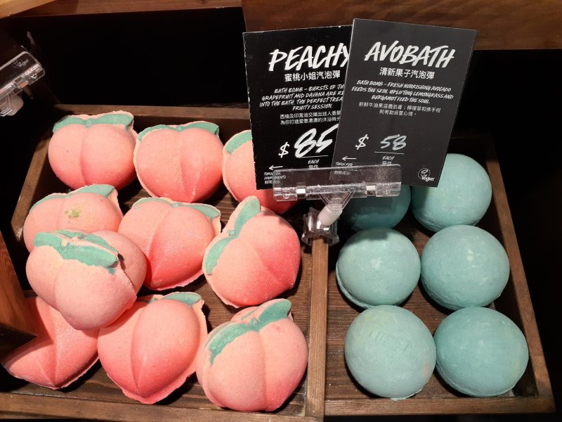 Lash bath bombs, Lush bath bombs, Buckwoman for baths