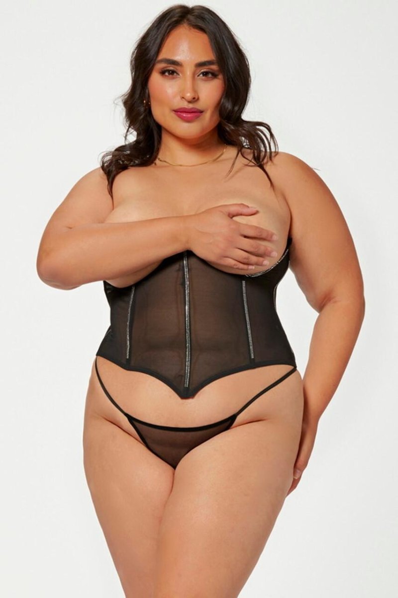 Complete woman in underwear, Lush woman, Naked models plus saz