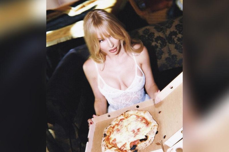 Singer Svetlana Loboda, Girl with pizza, Girl
