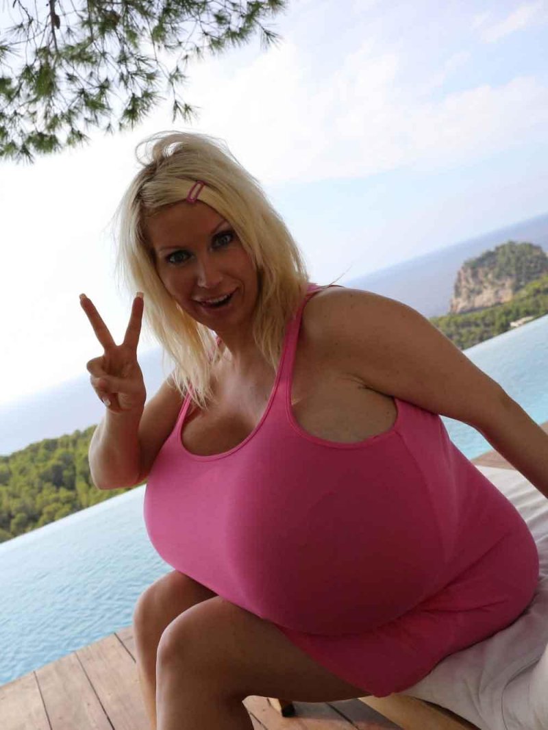 Myra Hills German model, The largest silicone breasts, The largest silicone breasts in world