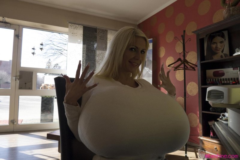 Myra Hills German model, The largest silicone breasts in world, Mira Hills before surgery