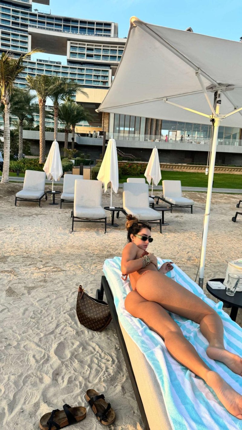 Sommer ray nude, Kourtney kardashian rakom, In a bikini on the beach