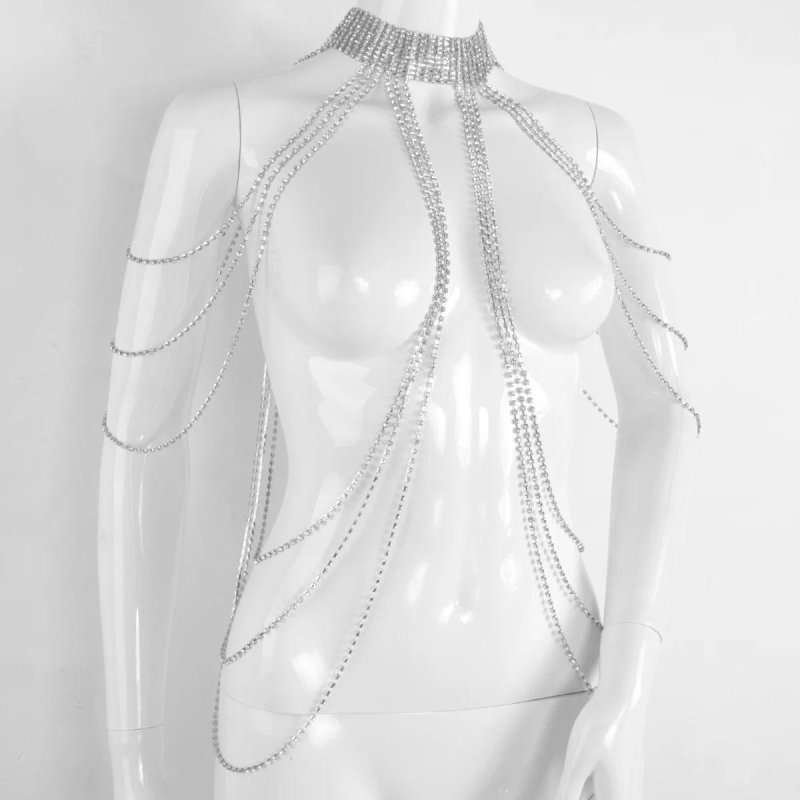 Body chains, Body chain, A chain on the chest