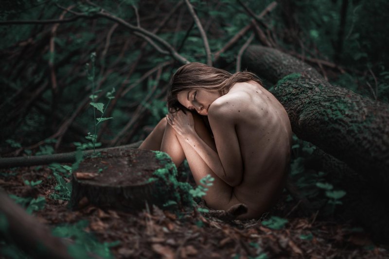 Erotic photo shoot in the forest, Naked girl in the forest, In the forest erotica