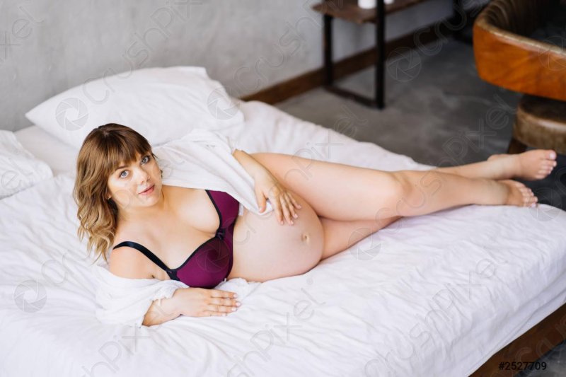 Beautiful pregnant woman, Pregnant women in bed naked, The girl lies on bed