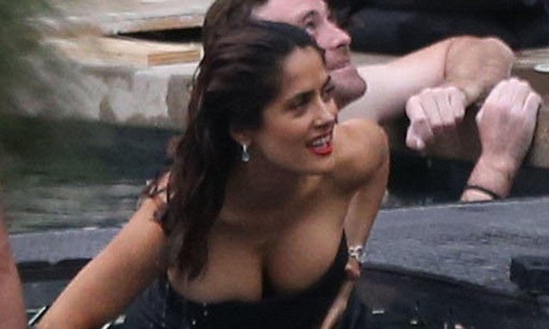 Salma Hayek Bubs, Chest Salma Hayek, Salma Hayek Toplex
