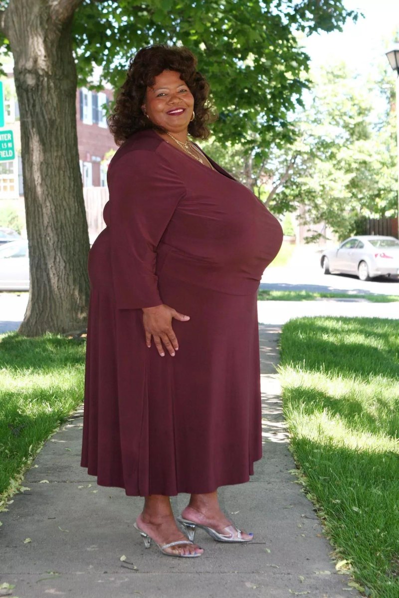 Annie Hawkins, Annie Hawkinster Sters, The largest natural breasts of Annie Hawkins Turner