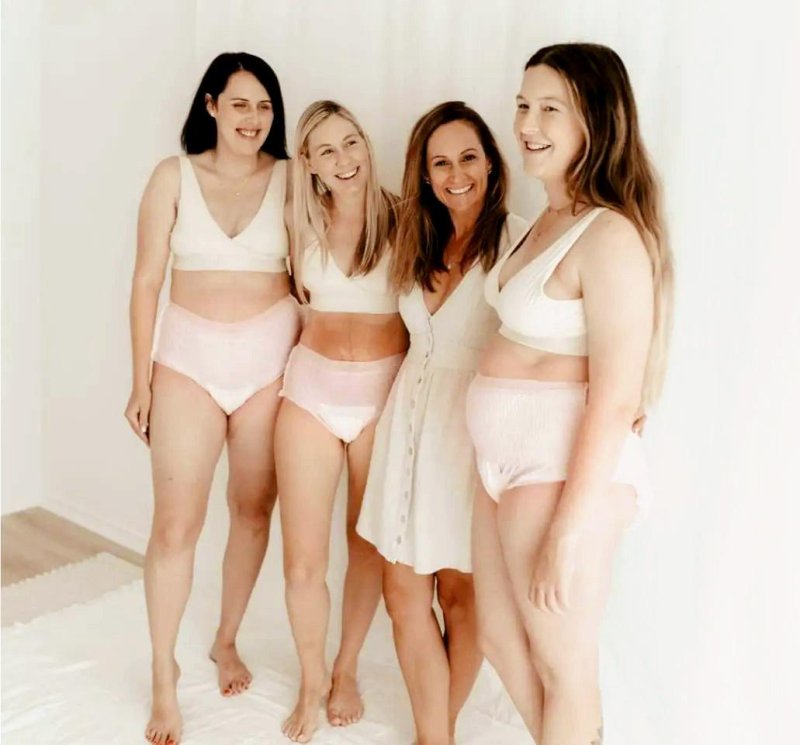 Dress Undress Former friends, Woman in underwear, Belief of an adult woman