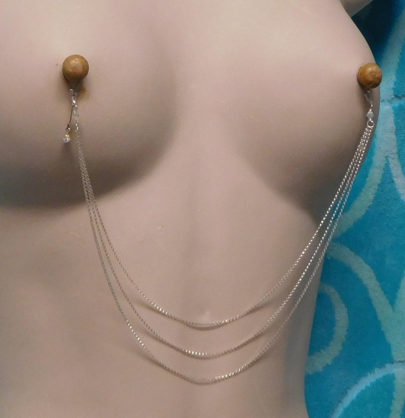 A chain on the nipples, Piercing nipples chain, Nipple chain
