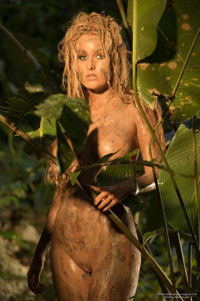 Girl, Naked in the jungle, Jungle