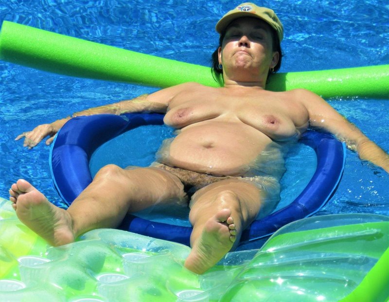 In the pool, Porn, Girl in the pool
