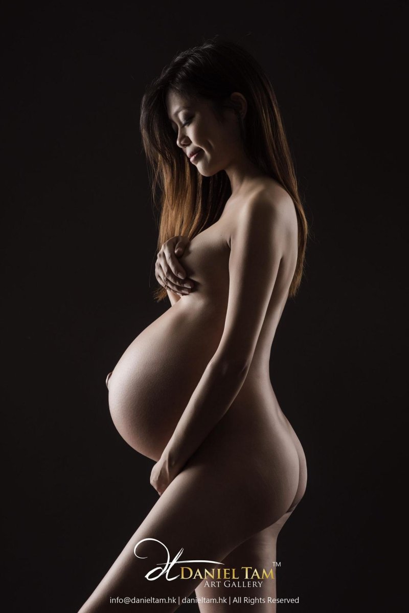Beautiful naked pregnant women, Photo session of a naked pregnant woman, Pregnant nude