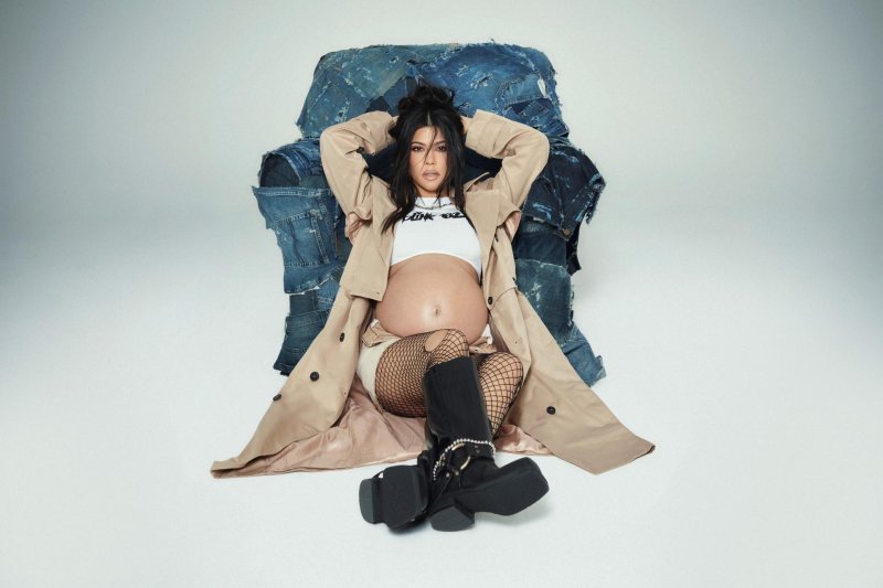 Courtney Kardashian, Kourtney kardashian, Kimberly kardashian