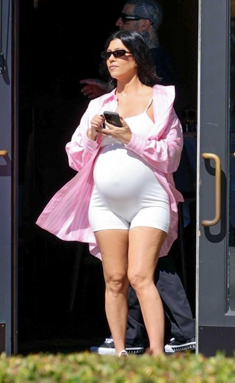 Pregnant Courtney Kardashian, Pregnant Kim Kardashian, Kim kardashian pregnant