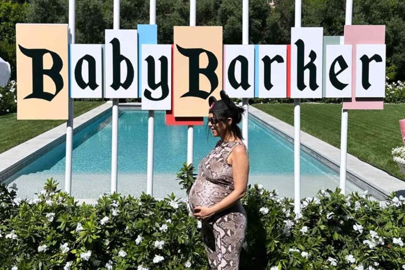 Courtney Kardashian Pregnant, Kourtney kardashian, Pregnant Courtney Kardashian