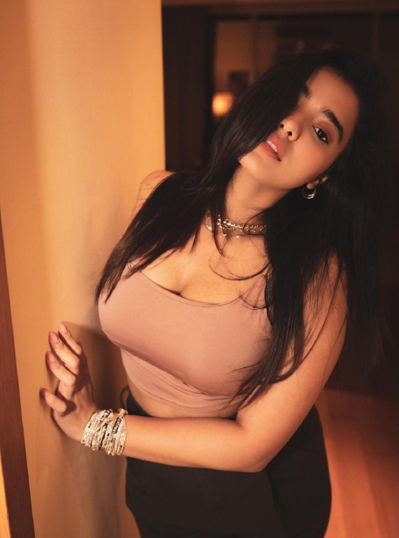 Ketika sharma, Ketika sharma hot, Katika Charm
