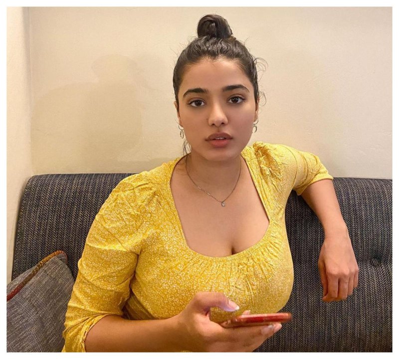 Ketika sharma, Katika charm, Girl