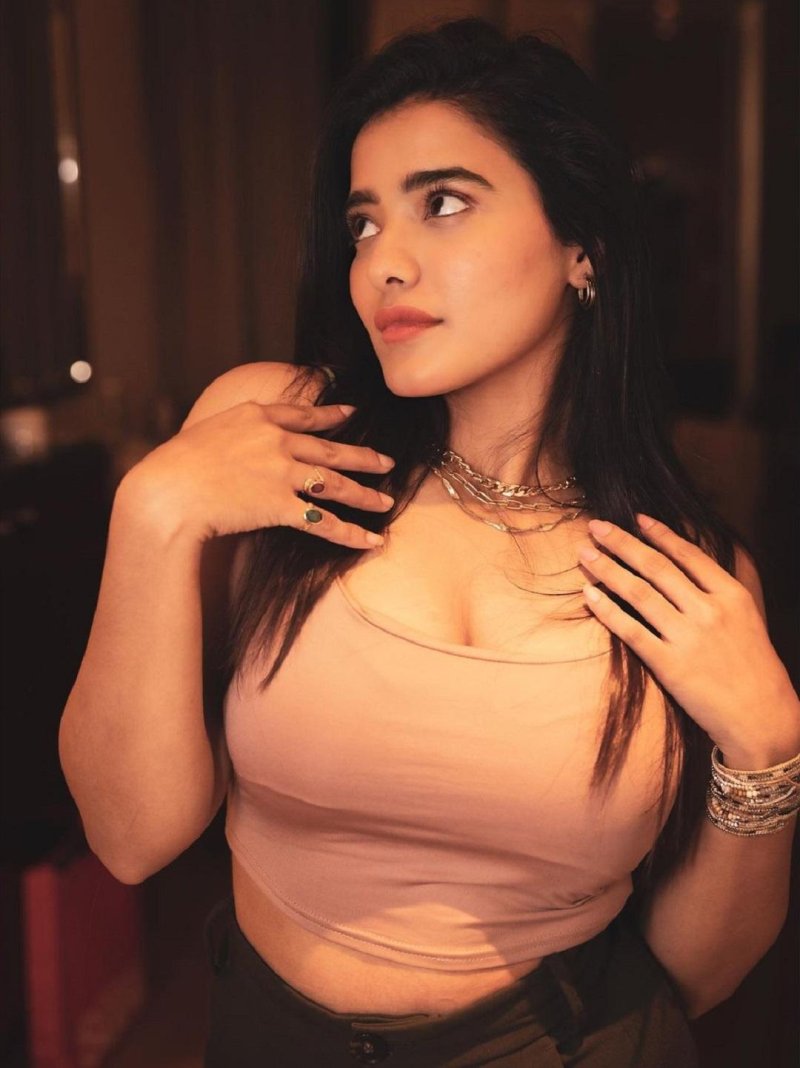 Katika charm, Ketika sharma hot, Ketika sharma