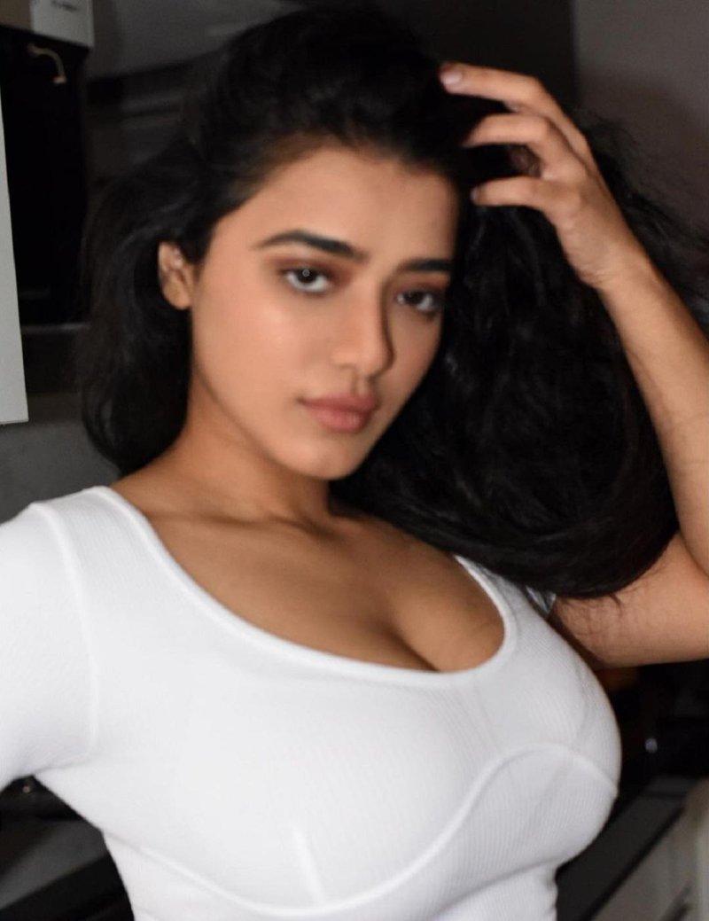 Ketika sharma hot, Ketika sharma, Katika charm