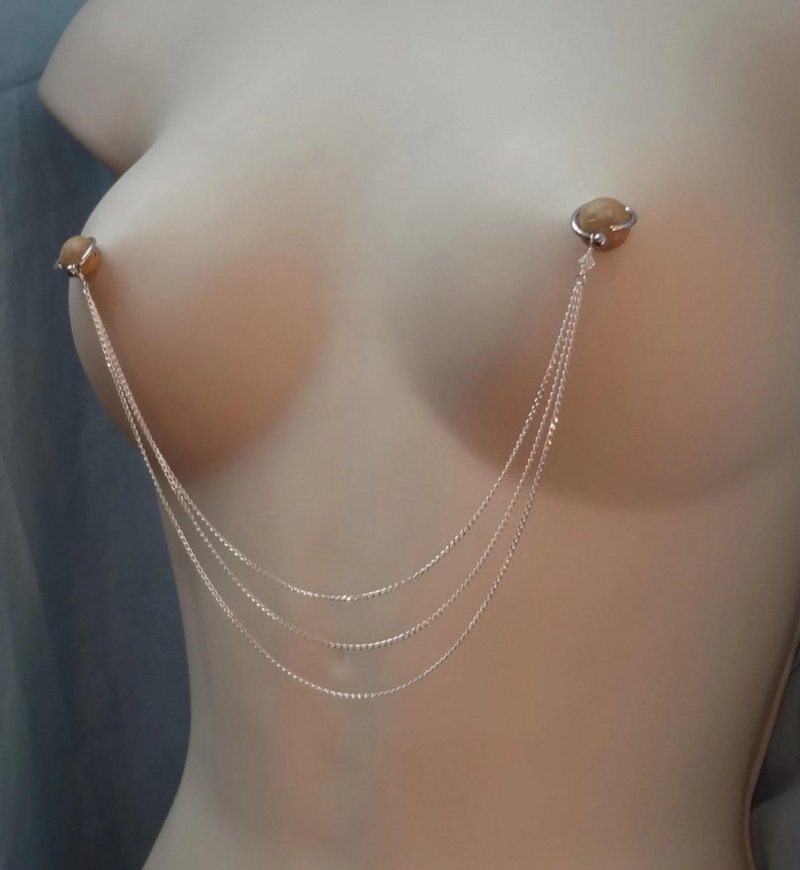 A chain on the nipples, Nipple chain, Piercing nipples chain