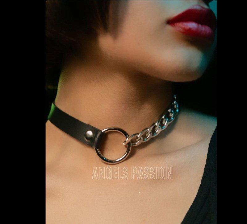 Chocker collar leather, Chocker with chains, Leather chocker around the neck