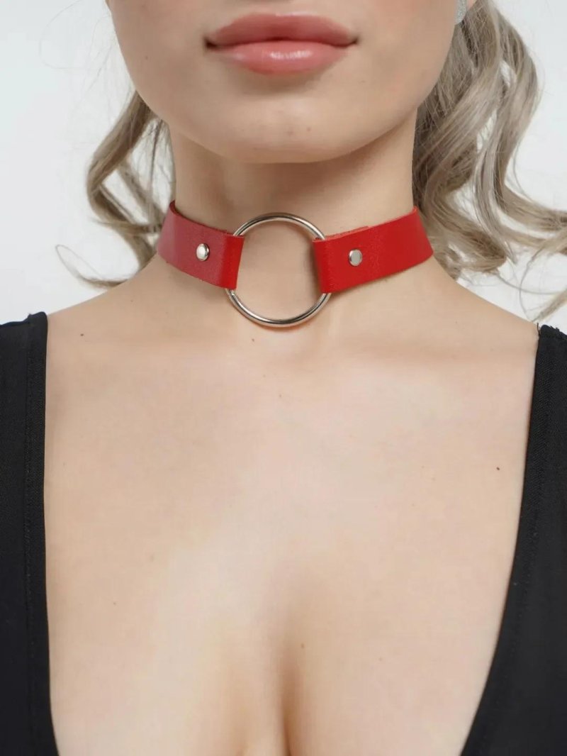 Choker with rings, Red hocker, Choker around the neck