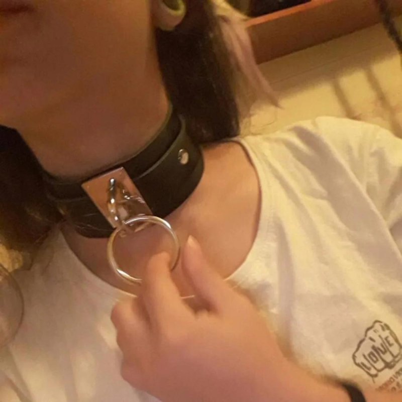 Leather -leather, Leather chocker with a ring, Chocker on the neck of leather