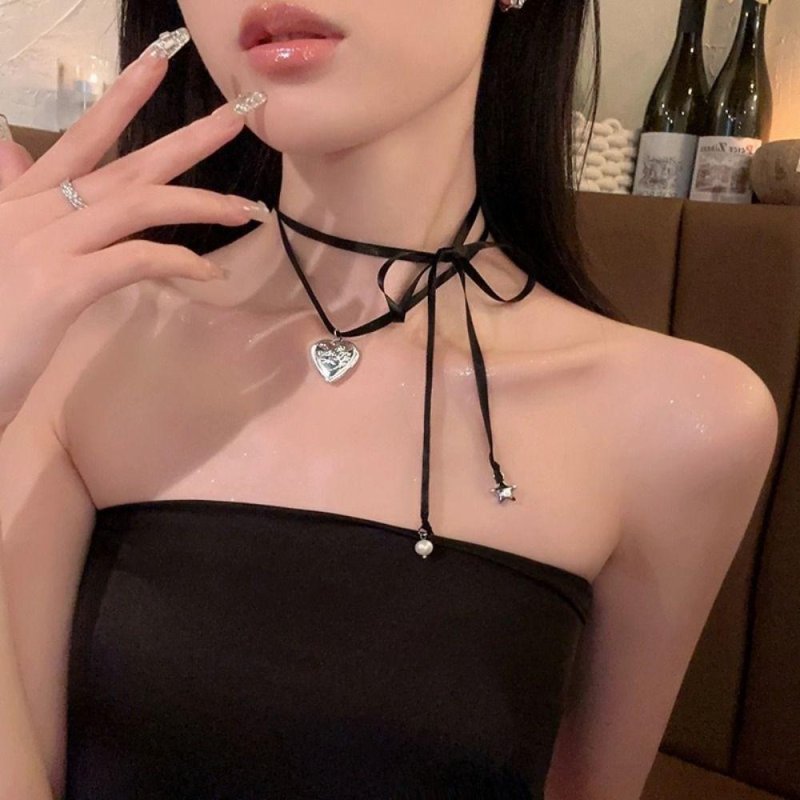 Choker Necklace, Choker Heart, Stylish decoration on the neck