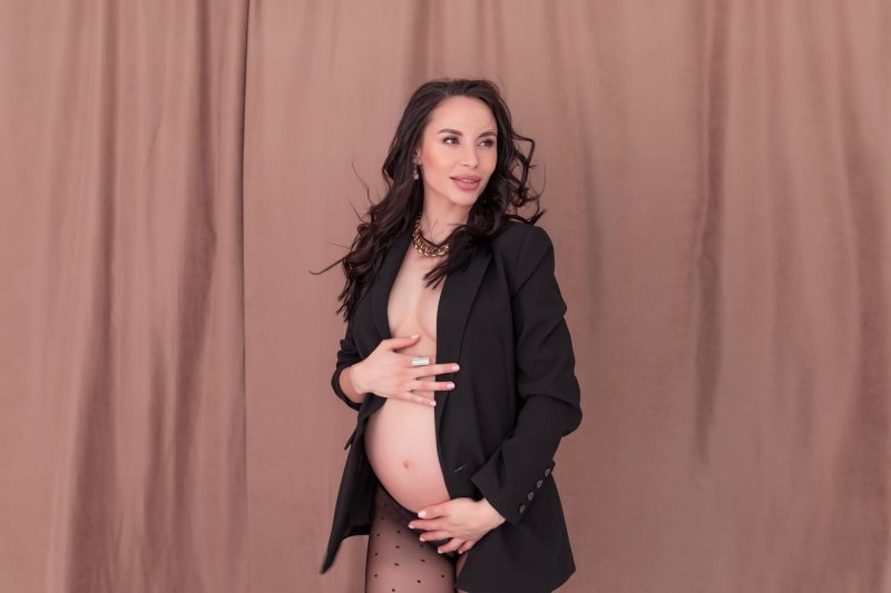 Pregnancy photo shoot in the studio, Pregnancy photo shoot, Pregnant photo shoots