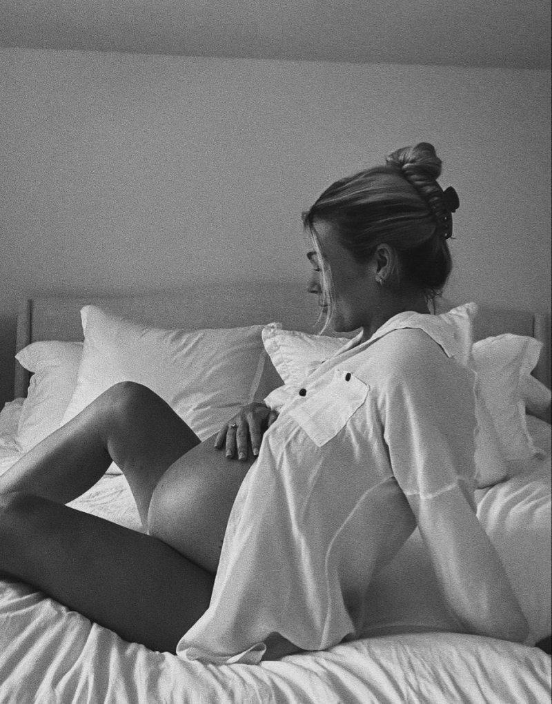 Pregnant photo shoots, Pregnancy photo shoot, Photoshoot of a pregnant house