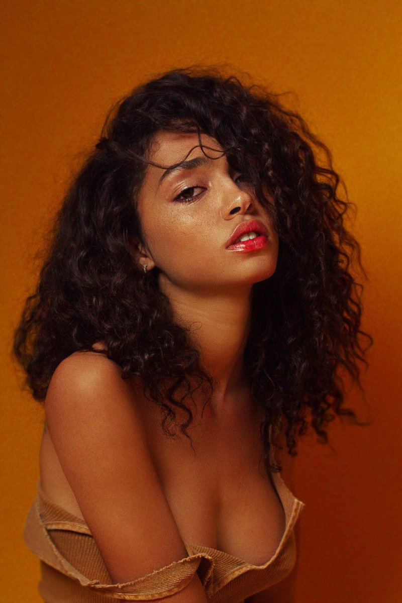 Raven lyn corneil, Raven lyn, Curly girl