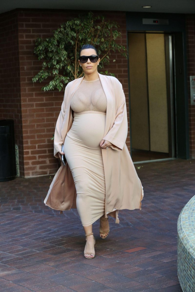 Kim kardashian pregnant, Pregnant Kim Kardashian, Kardashian Pregnant clothing