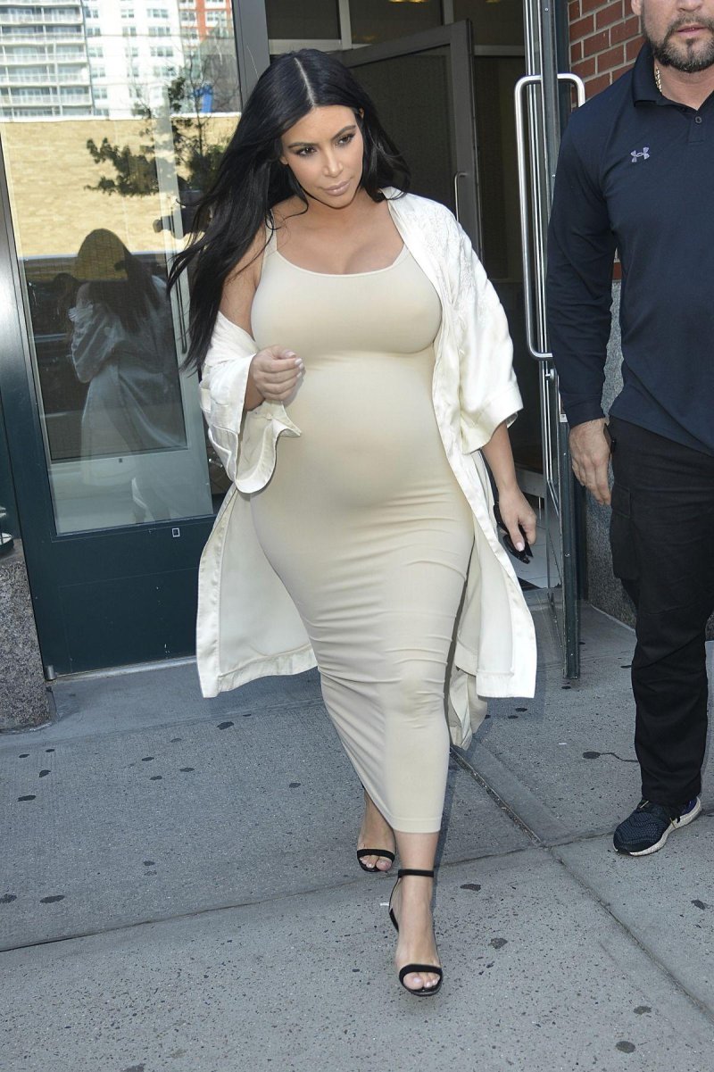 Kim kardashian pregnant, Kim kardashian style, Kim Kardashian is pregnant