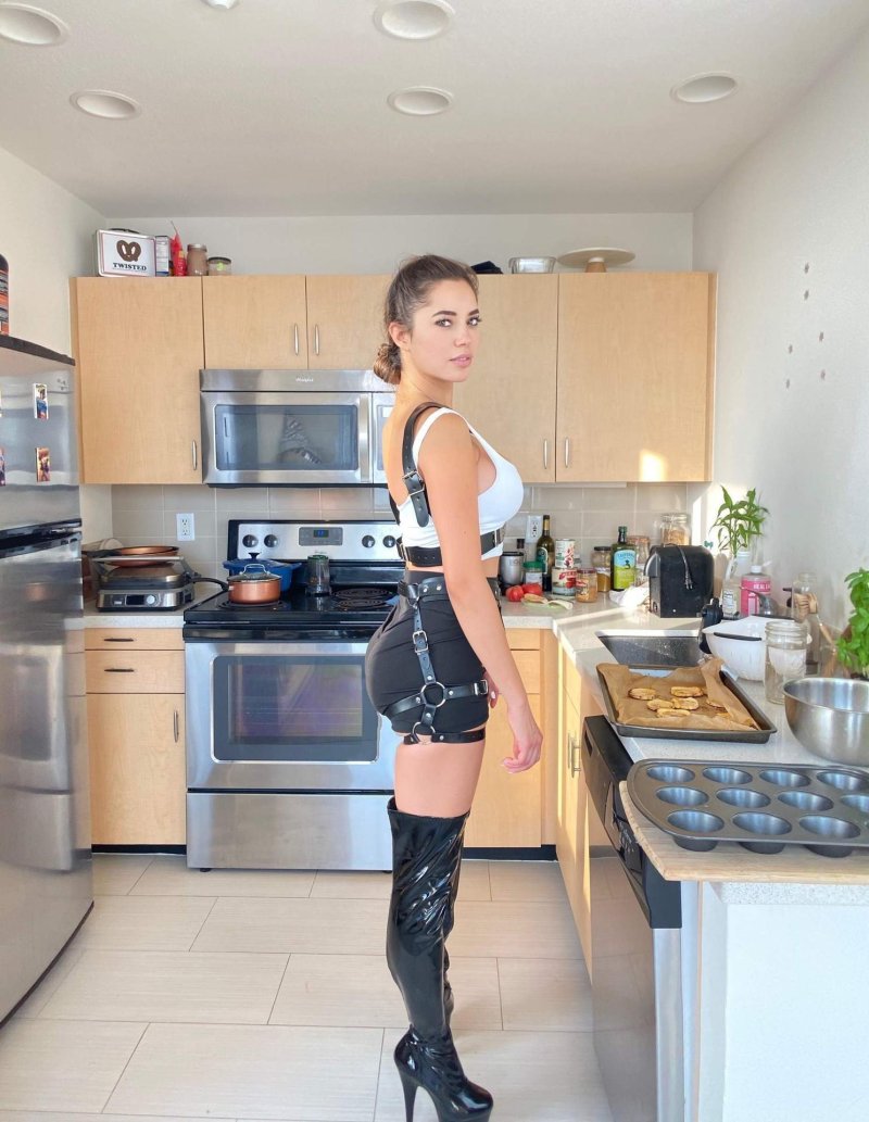 Marisol Yutta, Girl, Woman in the kitchen